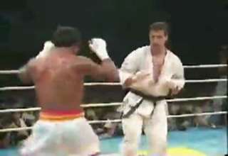 Kyokushin Karate vs Muay Thai - Video | eBaum's World